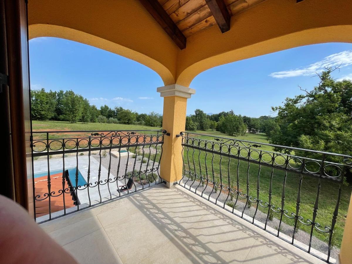 Villa Berto Nedeščina Buitenkant foto